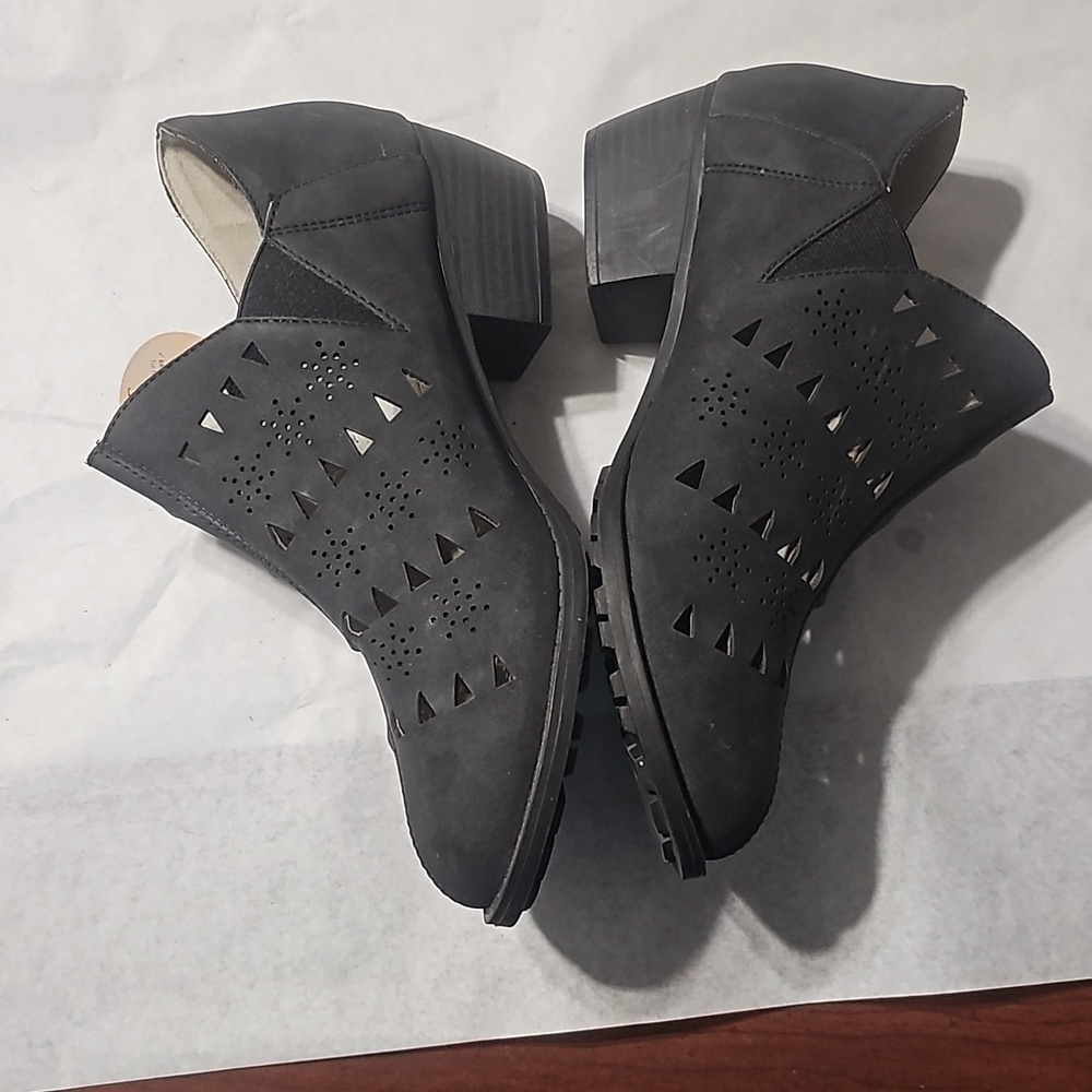 Women's JBU Slip-ons with Memory Foam NWT